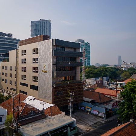 Stay.Vie Hotel Surabaya Buitenkant foto