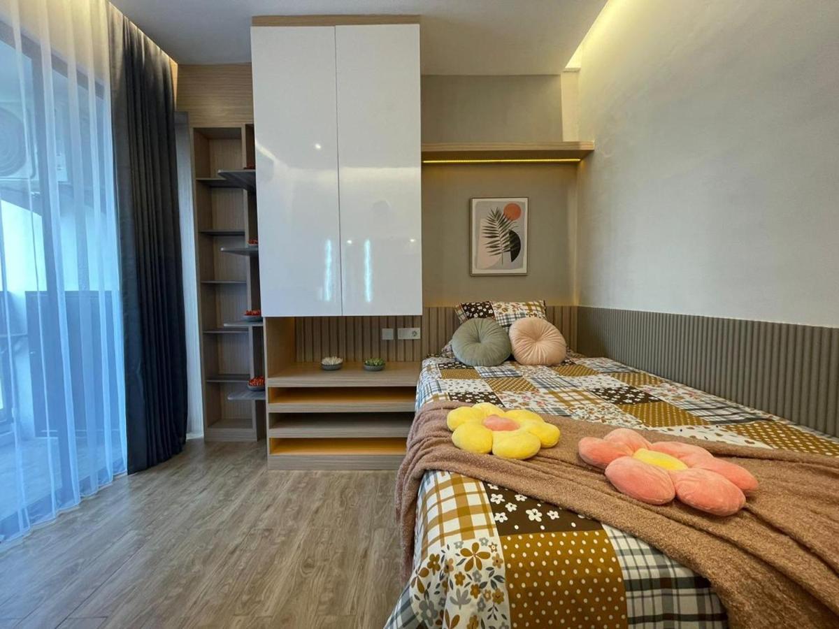 Stay.Vie Hotel Surabaya Buitenkant foto