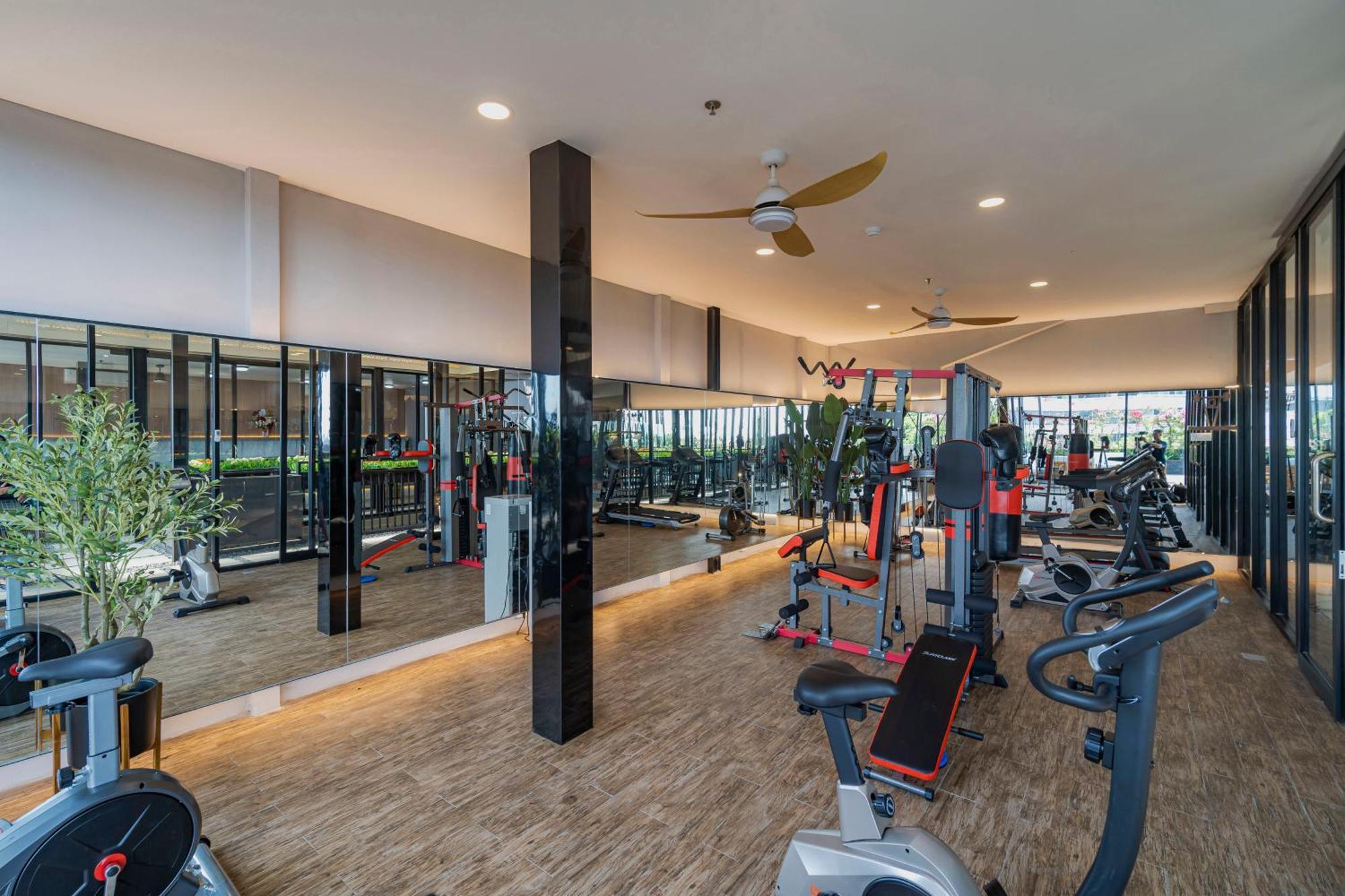 Stay.Vie Hotel Surabaya Buitenkant foto