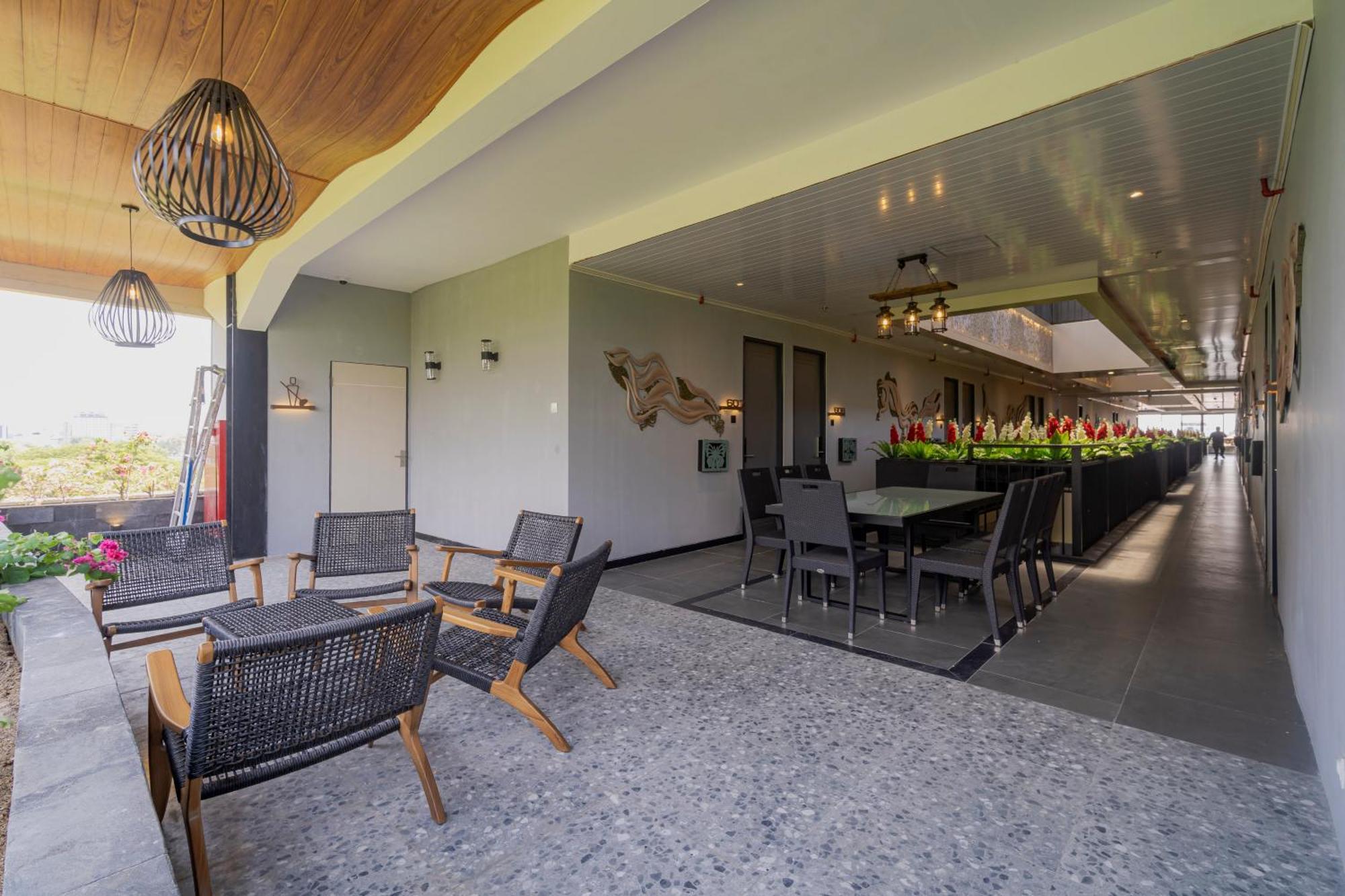 Stay.Vie Hotel Surabaya Buitenkant foto