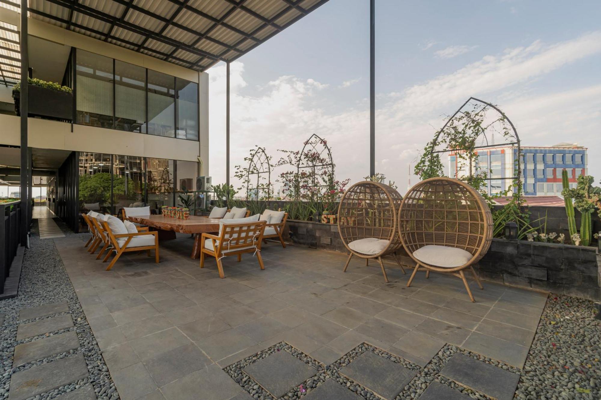 Stay.Vie Hotel Surabaya Buitenkant foto