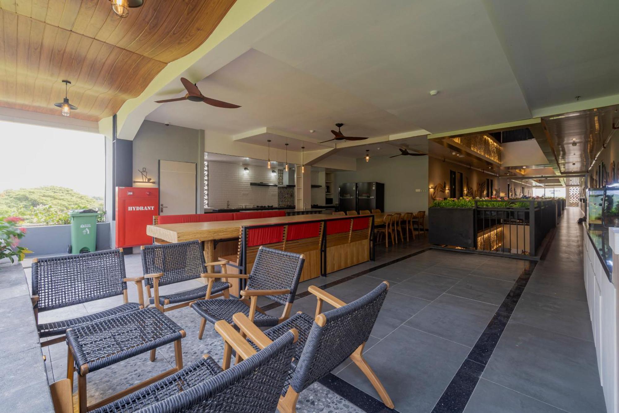 Stay.Vie Hotel Surabaya Buitenkant foto