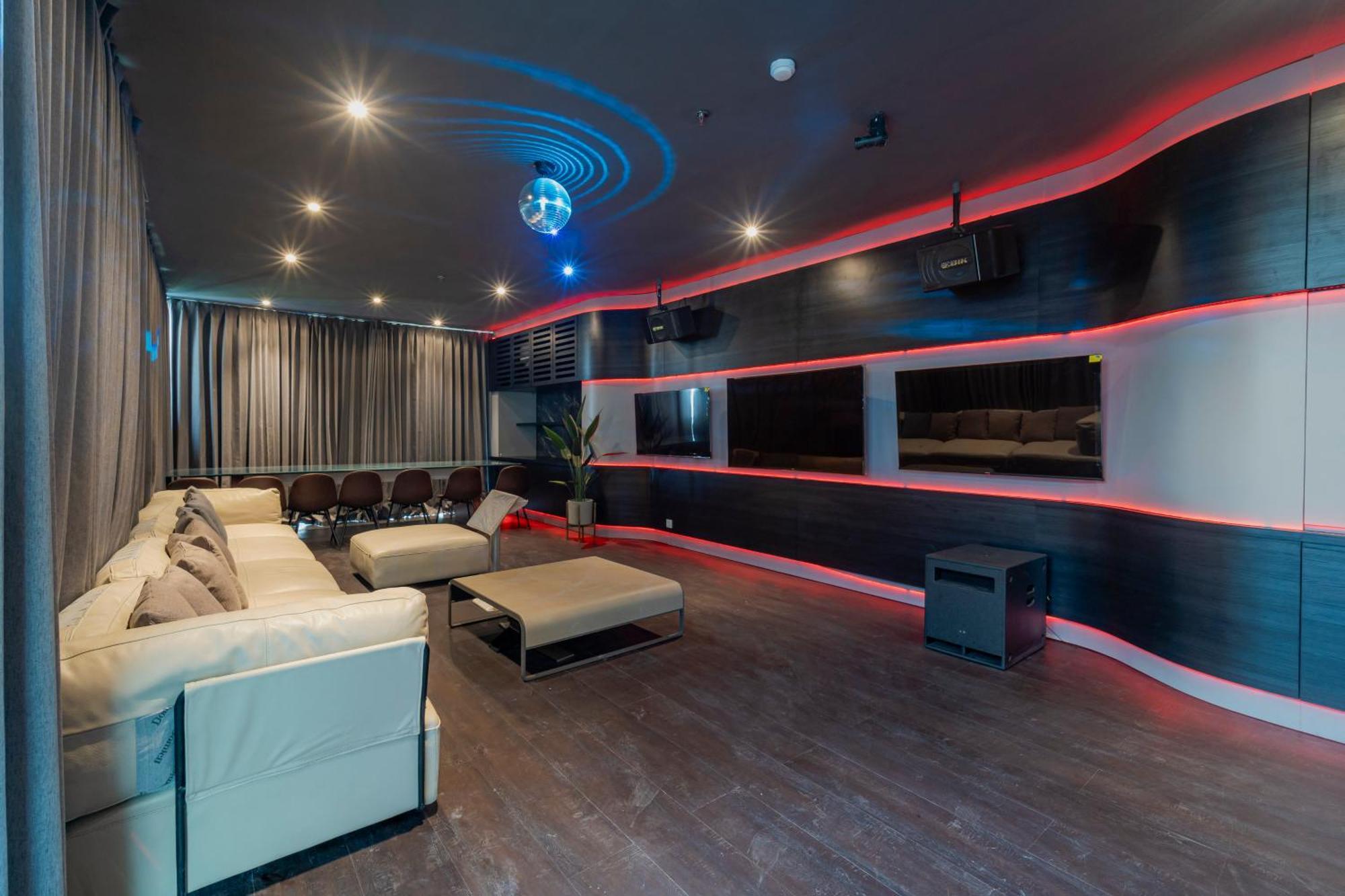 Stay.Vie Hotel Surabaya Buitenkant foto