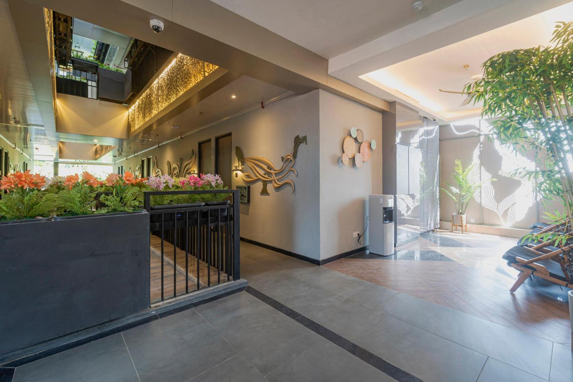 Stay.Vie Hotel Surabaya Buitenkant foto