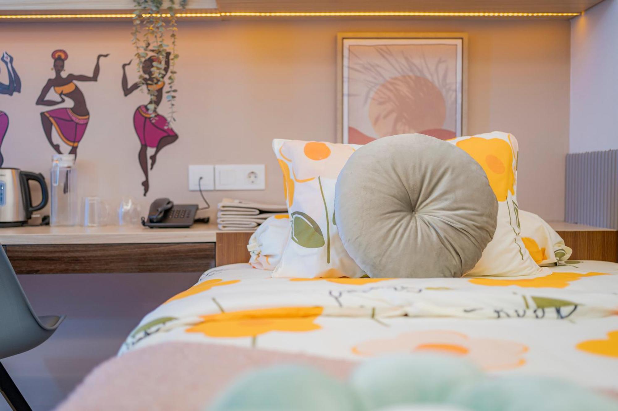 Stay.Vie Hotel Surabaya Buitenkant foto